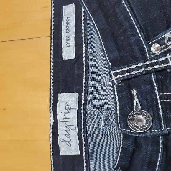 Women's Daytrip 27R skinny jeans, Perfect Like New condition π€© Dark Wash - Picture 2 of 15